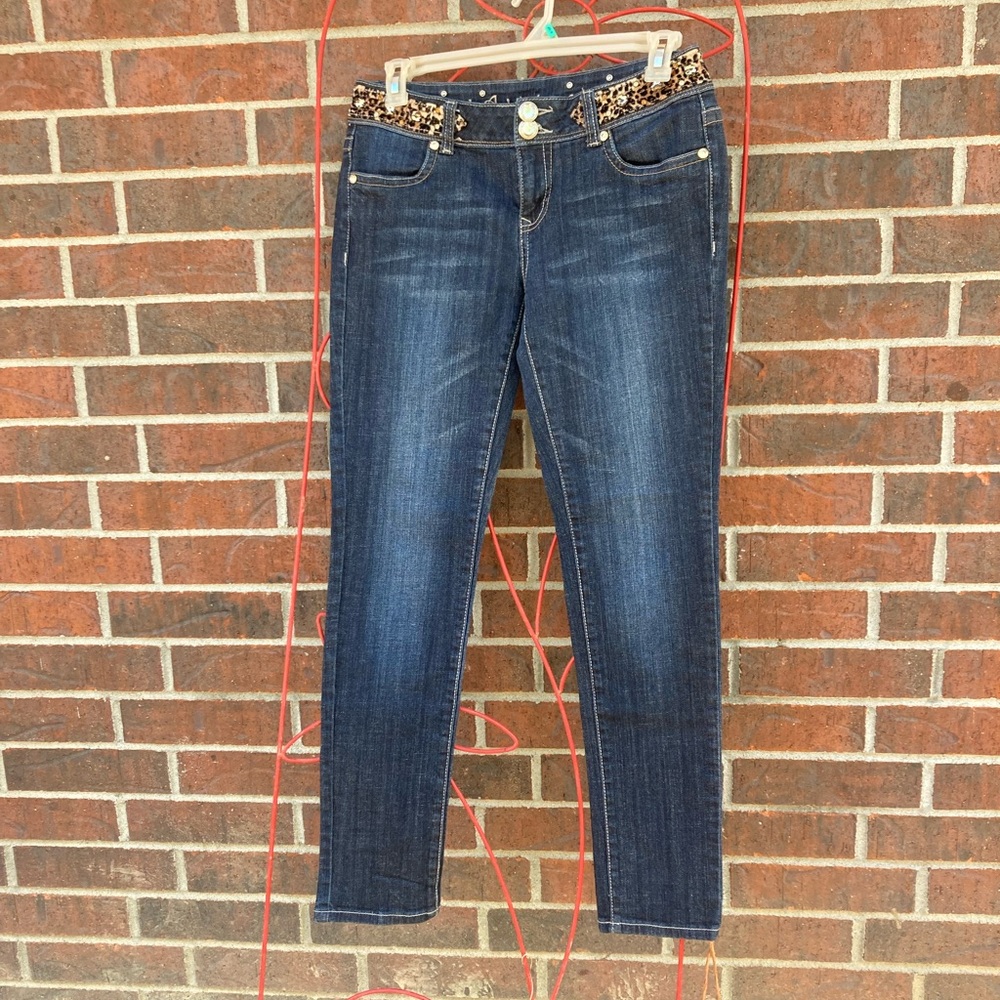EUC Women’s L.A. idol Embellished Dark Wash Jeans 11/33 Animal Print and Bling